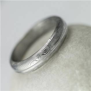 Dámský kovaný prsten Damasteel s drážkou