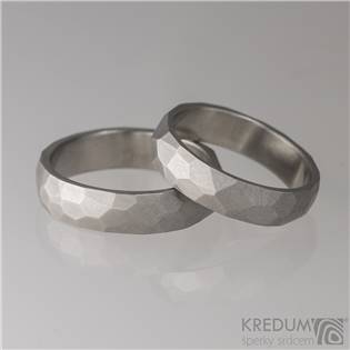 Kované ocelové snubní prsteny Rock matné - pár