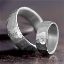 Kované titanové snubní prsteny Raw - pár
