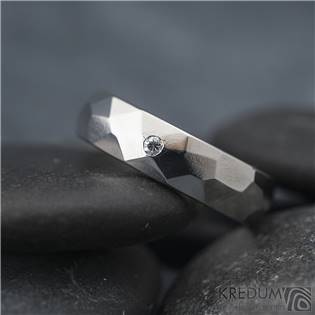 Kovaný titanový prsten Rock lesklý, diamant 1.7 mm