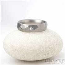 Kovaný titanový prsten Rock matný, diamant 1.7 mm